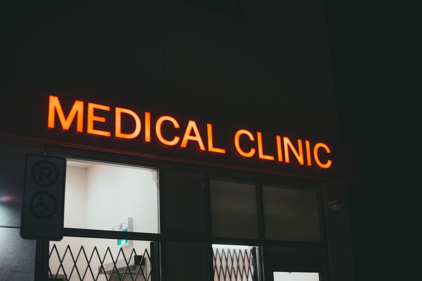 Setting Up a Healthcare or Wellness Business in the UAE: Licensing, Ownership, and Regulator-by-Emirate