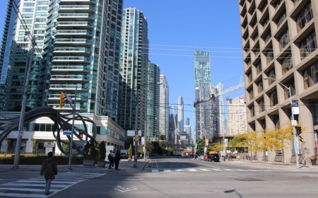 Is Canada Worth It for Foreign Founders in 2026: Sectors, Demand, and What the Data Shows