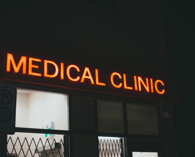 Setting Up a Healthcare or Wellness Business in the UAE: Licensing, Ownership, and Regulator-by-Emirate